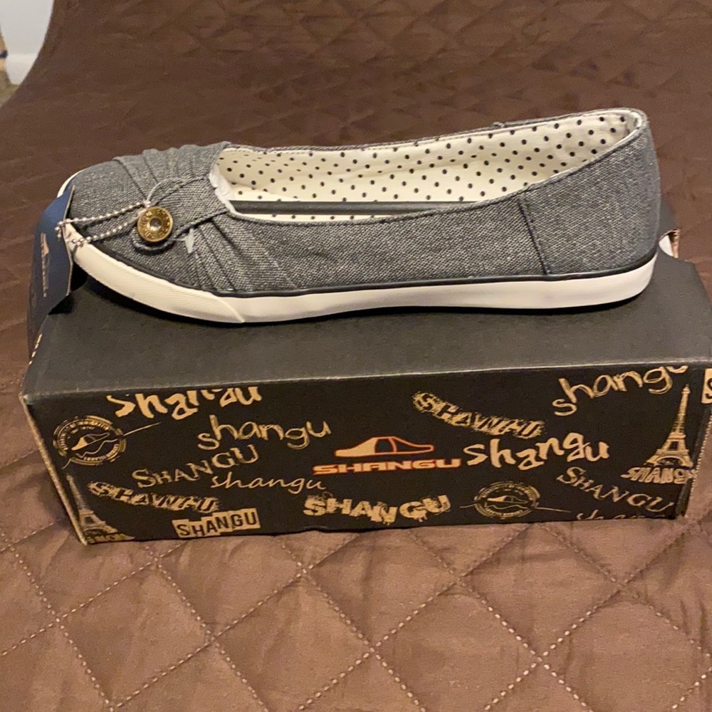 Casual flats